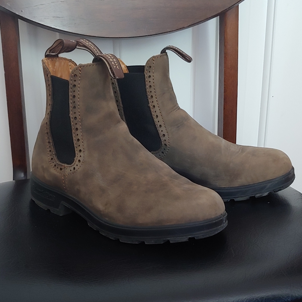 Blundstone high top boots in rustic brown